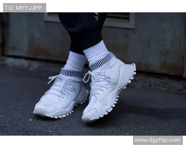 球鞋文化与时尚潮流的完美融合探索如何在运动与日常穿搭中实现独特个性表达